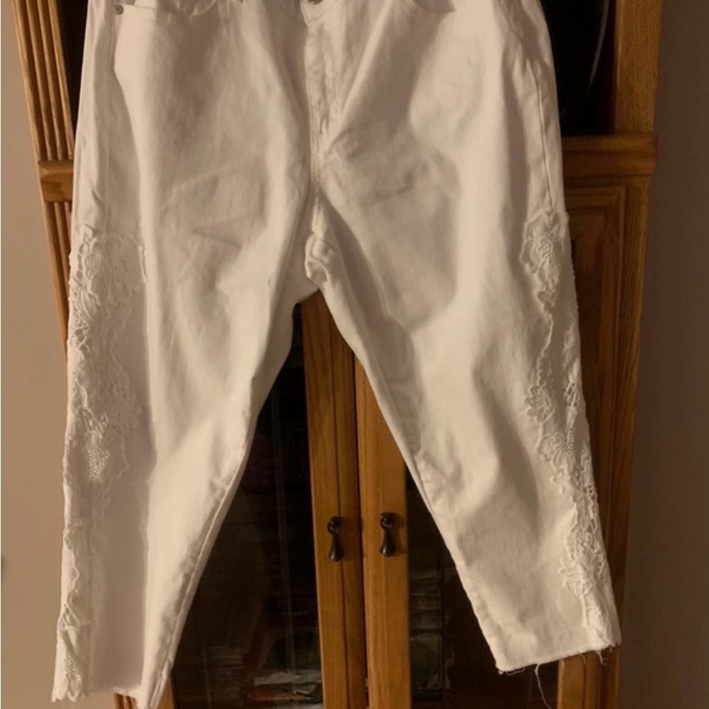 Women white pants good condition lace on side